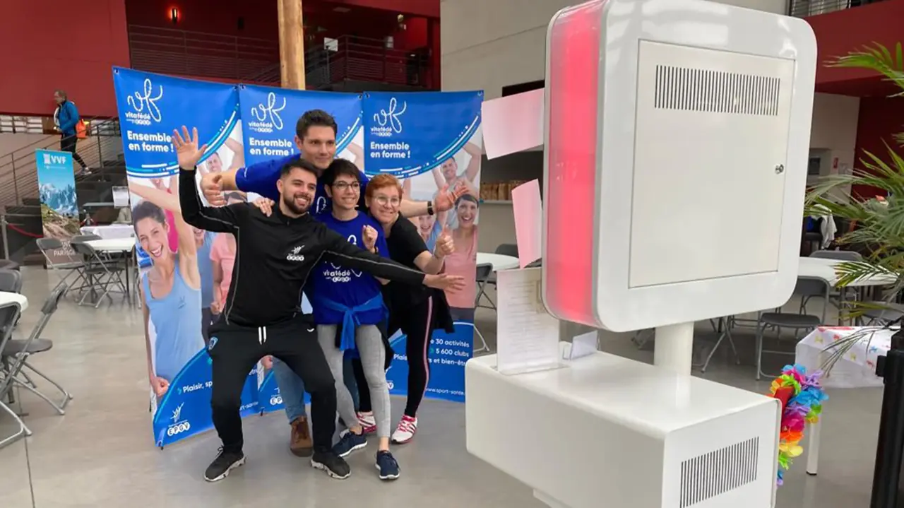 Borne à selfie professionnelle avec écran et accessoires pour événements