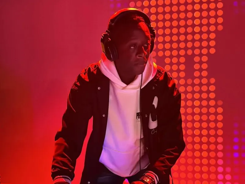 Événement professionnel animé par DJ Mams dans une ambiance élégante