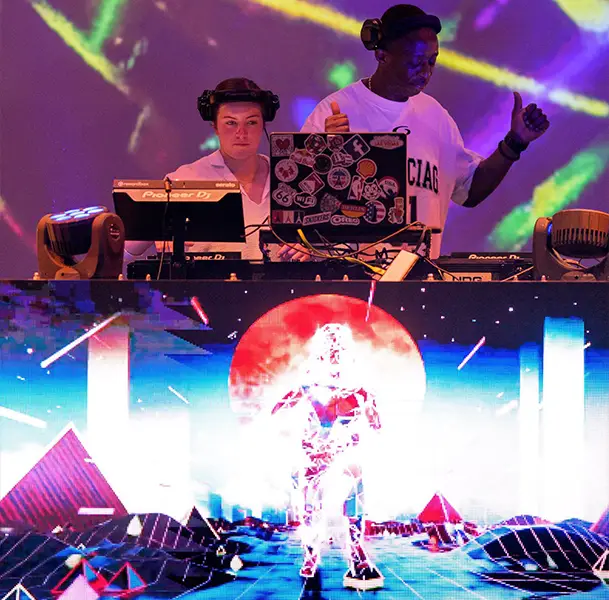 Show lumineux et effets scéniques pendant un événement animé par DJ Mams